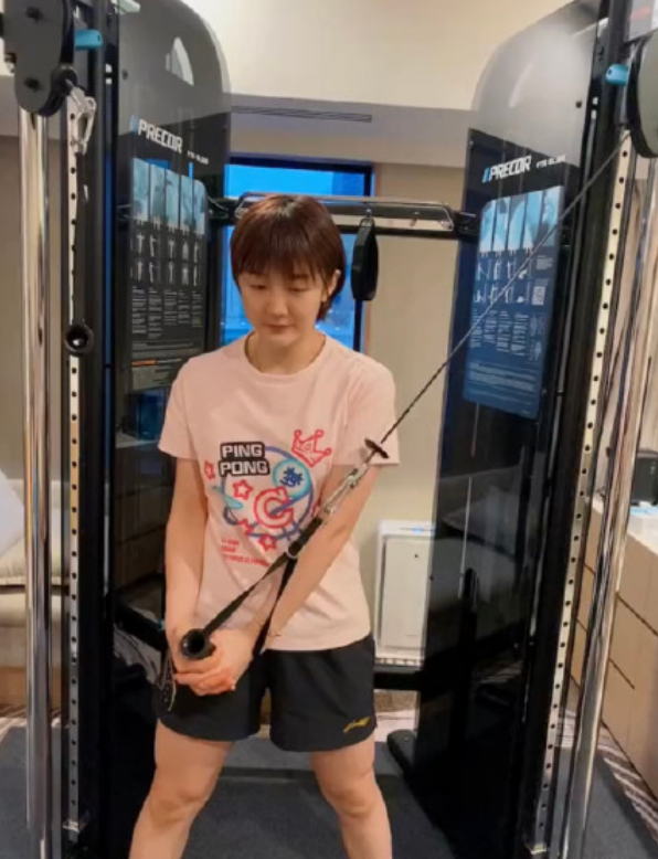 陈梦腹肌上热搜樊振东的小肚子惹人爱金牌滤镜比什么都吃香