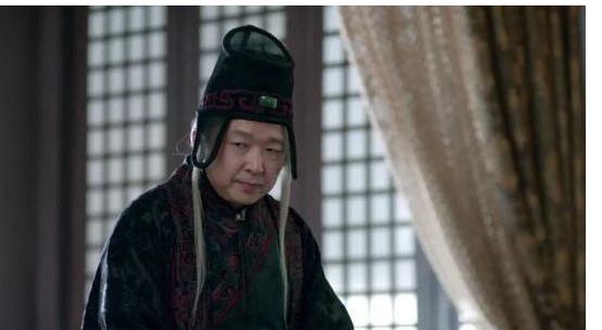 他能够在一向多疑的梁成帝身边深受信任几十年时间,单是这份功力就没