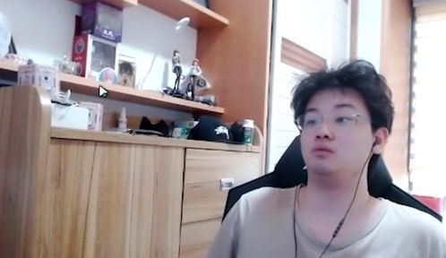 王者荣耀10个国服孙策为树叶改名庆生!网友:富婆也不过如此
