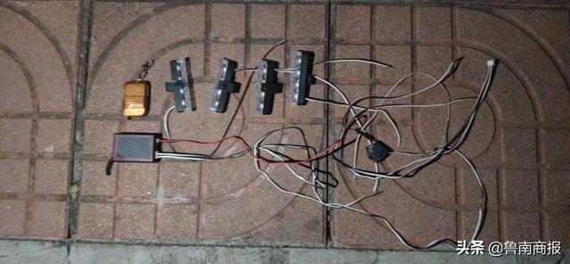 莒南街头，一辆私安爆闪灯的车被交警撞见！拆除、收缴，罚款2000元休闲区蓝鸢梦想 - Www.slyday.coM