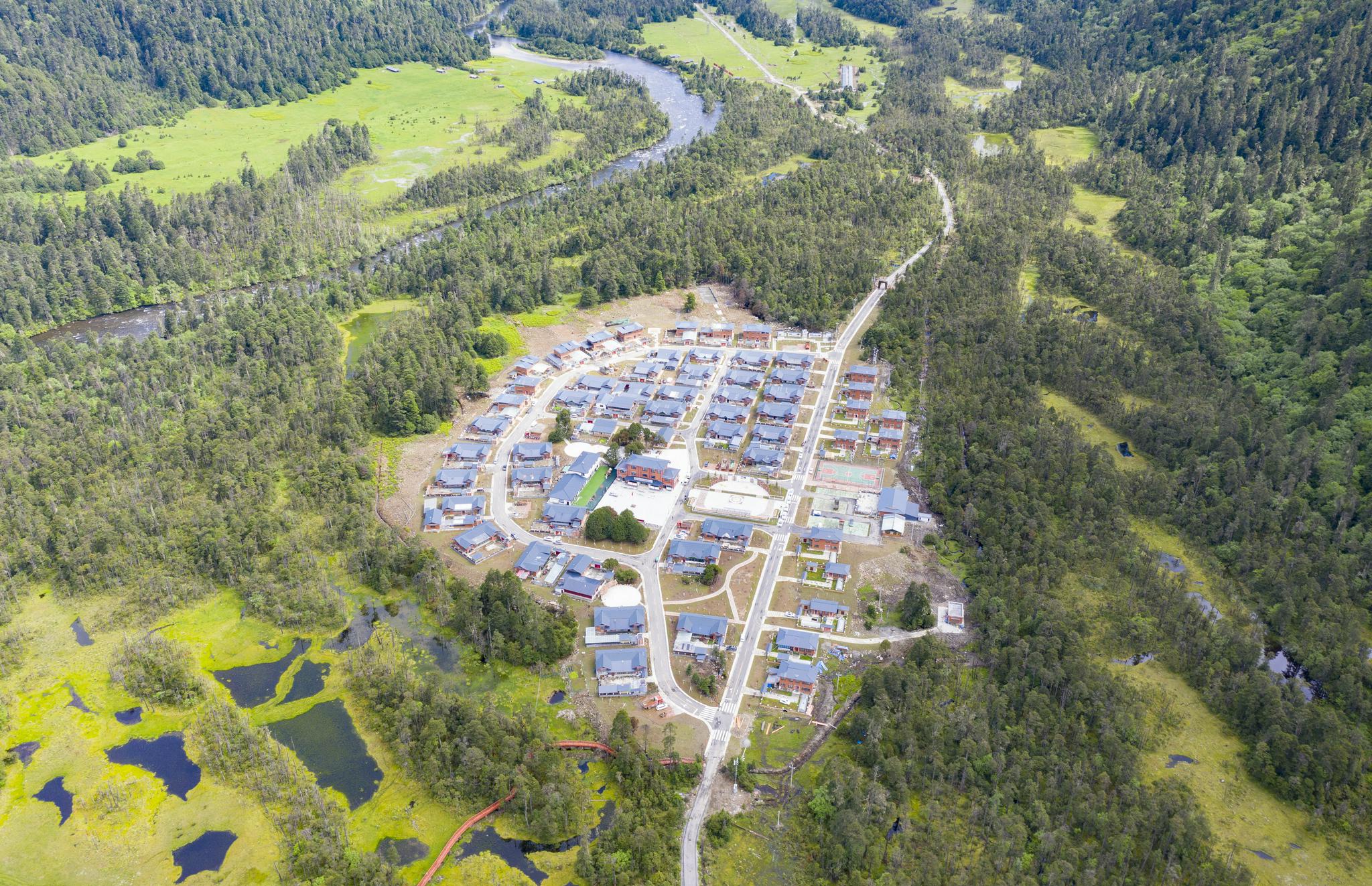 图为2021年6月19日拍摄的林芝市米林县境内的琼林村(无人机照片).