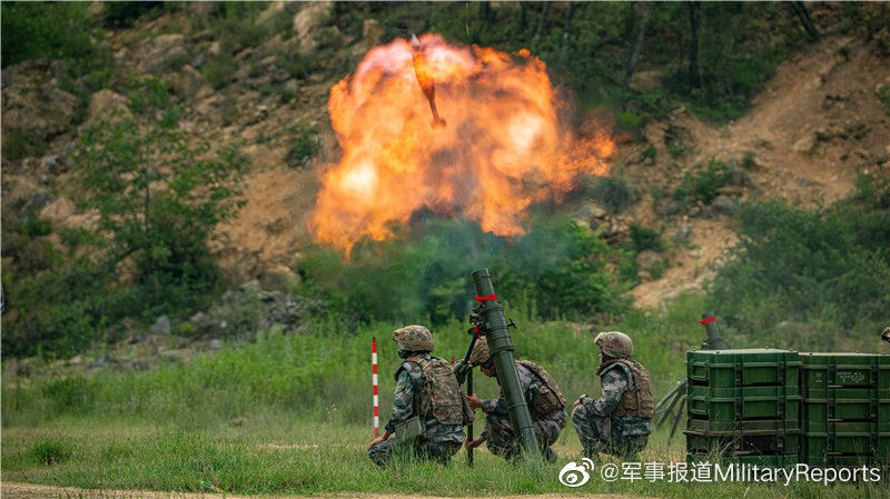 第75集团军某旅组织新型大口径迫击炮实弹射击
