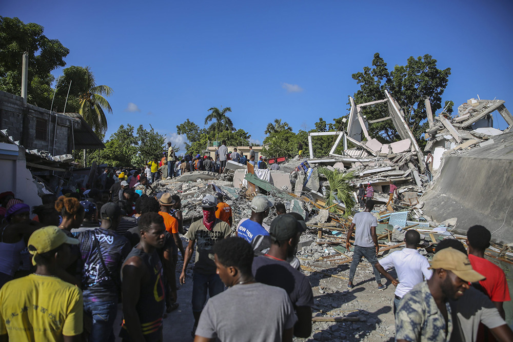 早安·世界｜海地地震死亡人数升至304人，全国进入紧急状态