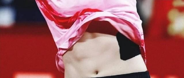 专家曝光奥运冠军陈梦训练情况!陈梦回国训练没停,腹肌果然强悍