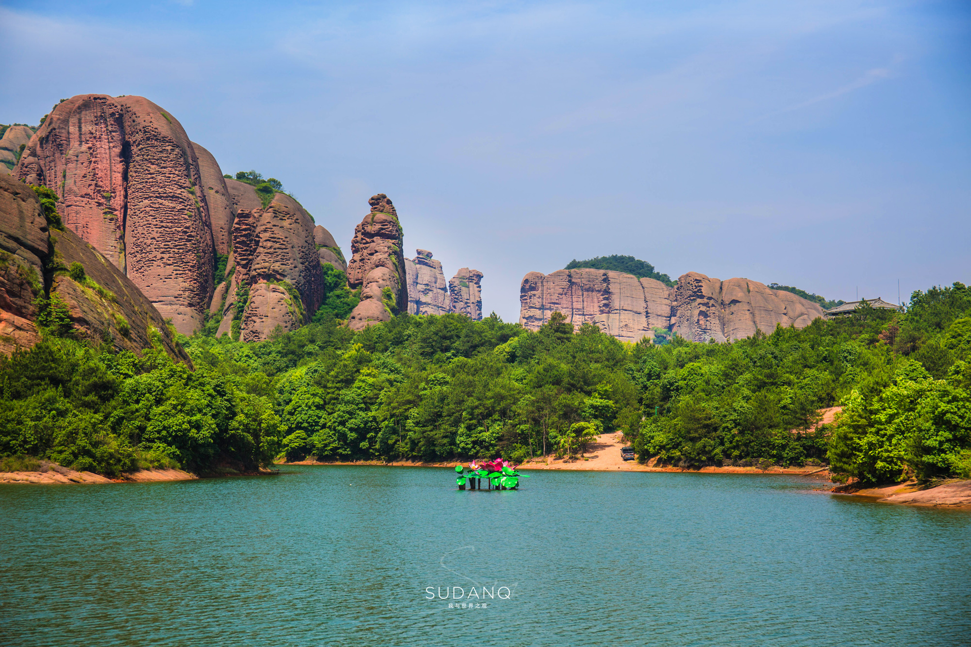 江西的这座山很奇特相传猪八戒修了座别墅引起龙王大战而形成