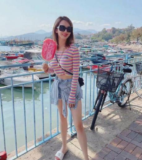 阔太李念游艇生日派对照又曝光,美女如云长腿满屏,曾惹炫富争议