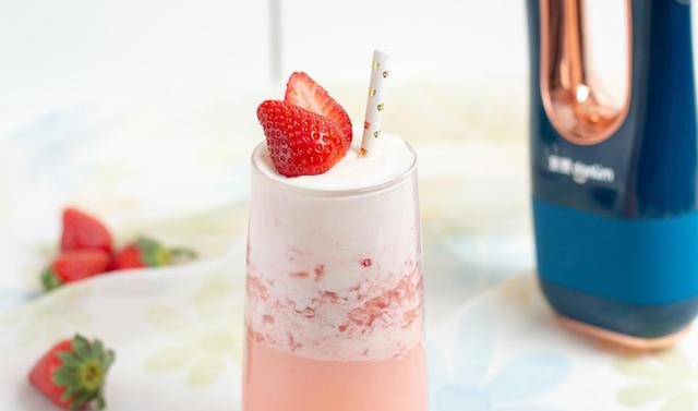 在家自制草莓优乳酪,酸甜美味超好喝,15块钱做出3大杯,超划算