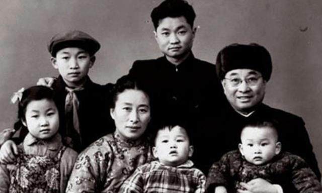 临终前却交代子女:我死后,不要和你爸合葬|陈赓|傅涯|王根英_新浪新闻