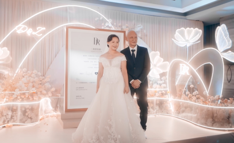 演员杜玉明用dr钻戒为妻子补办婚礼台前恶人幕后是宠妻狂魔