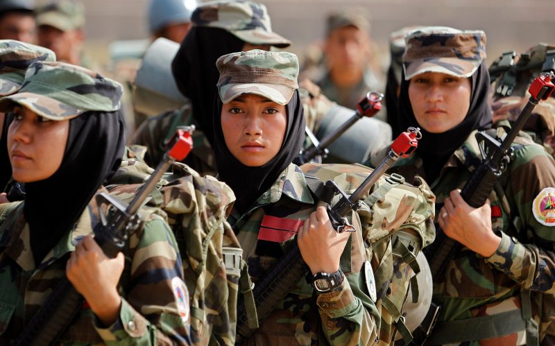 阿富汗女兵图片