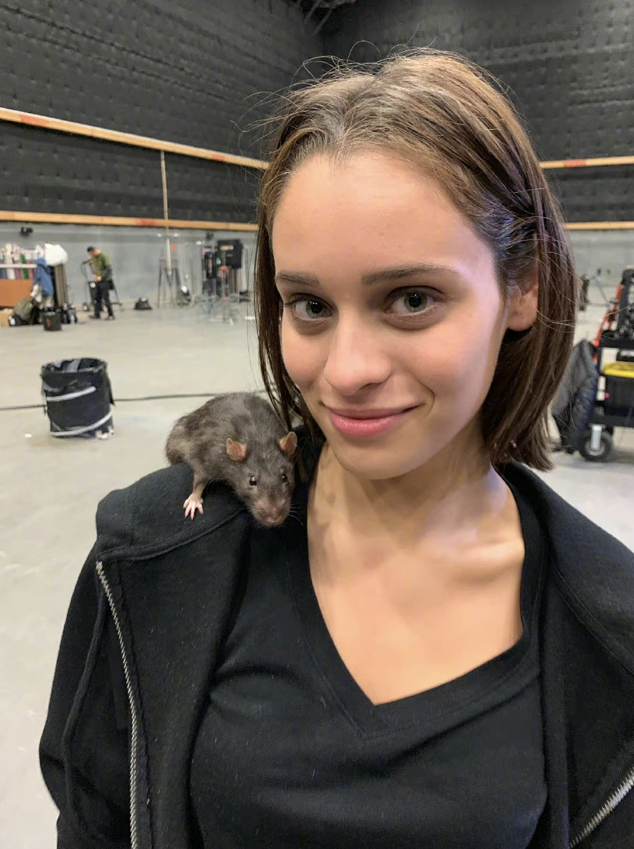 在dc演超级英雄太难!试镜要求是不怕老鼠,这个女演员太霸气了