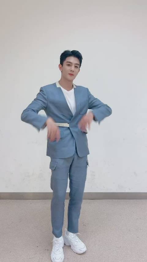 夏之光这才是猛男该跳的舞蹈夏之光实在太会扭了