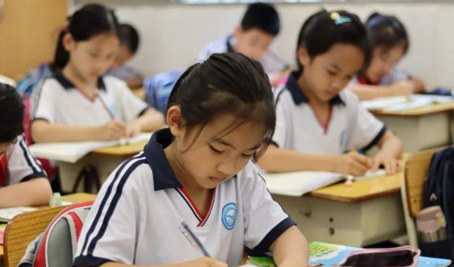 学生“吐槽”古诗太难背,明星一唱背得可快了,语文老师：很惆怅休闲区蓝鸢梦想 - Www.slyday.coM