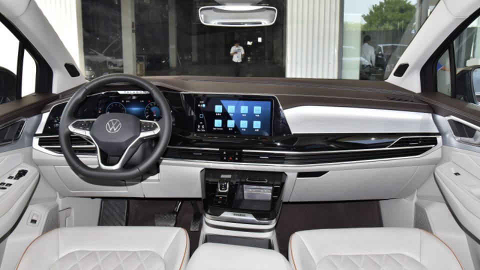 皇冠陆放PK大众揽境 同价位的错位竞争?