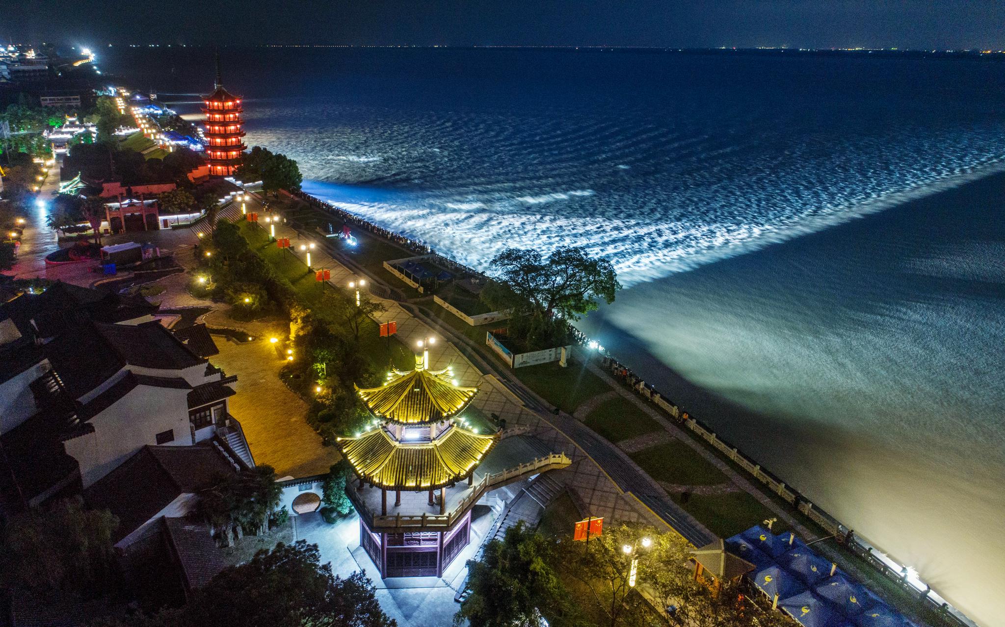 海宁盐官镇夜景.市委宣传部供图