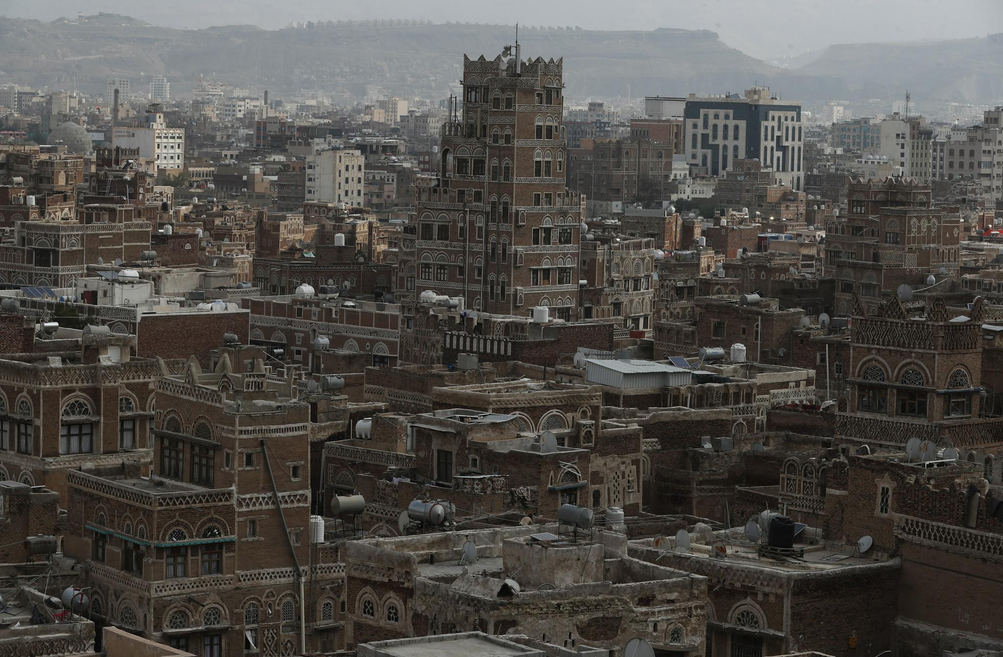 这是8月11日拍摄的也门首都萨那的老城.