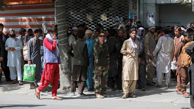 英国22岁学生冒险只身前往阿富汗度假，不料被困喀布尔在网上求助休闲区蓝鸢梦想 - Www.slyday.coM