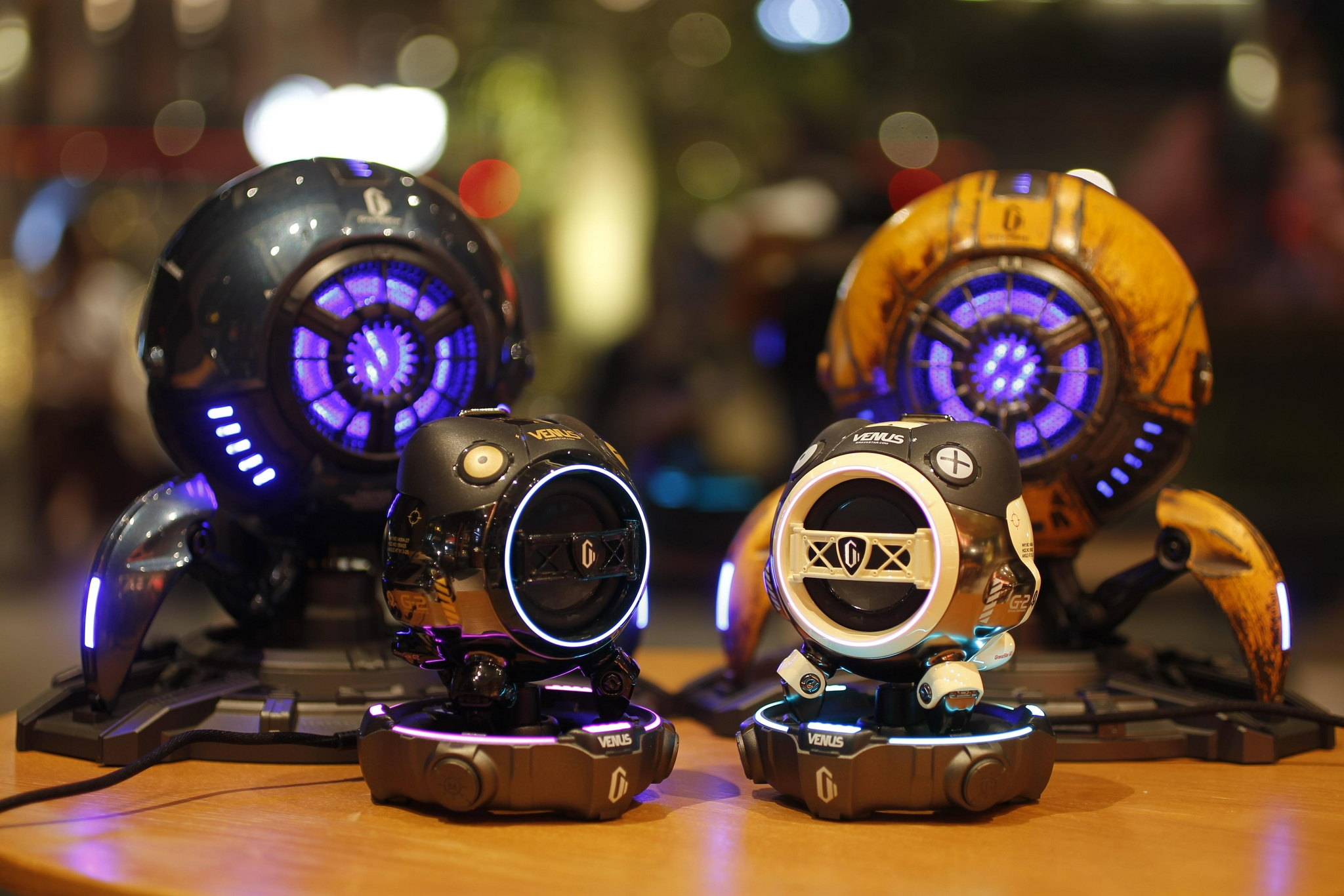 目前品牌线上销售额占比70%以上,两款产品切入1299元-1999元价格带,自