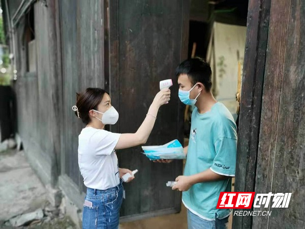 一封写给在抗疫一线女儿的信休闲区蓝鸢梦想 - Www.slyday.coM