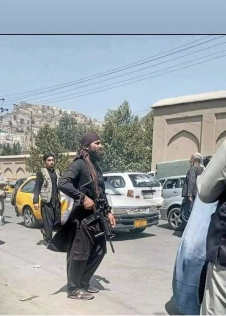  喀布尔核心区域PoliceDistrict5街上的塔利班。受访人提供