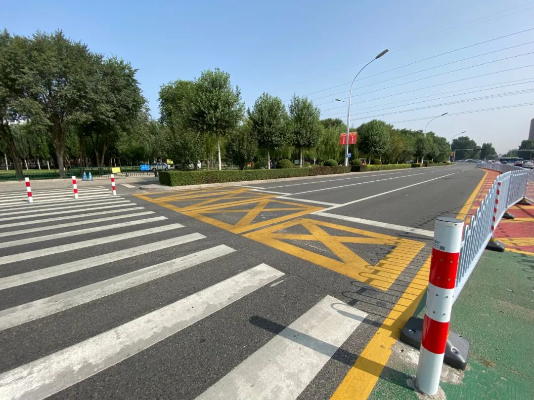 包头这个"z"字形斑马线成了"网红",快看暗藏啥"玄机"|包头市_新浪新闻