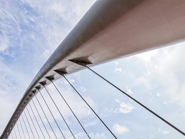 广州出现首座人行跨江大桥,机动车被禁止通行,过桥需要预约休闲区蓝鸢梦想 - Www.slyday.coM 广州出现首座人行跨江大桥,机动车被禁止通行,过桥需要预约休闲区蓝鸢梦想 - Www.slyday.coM