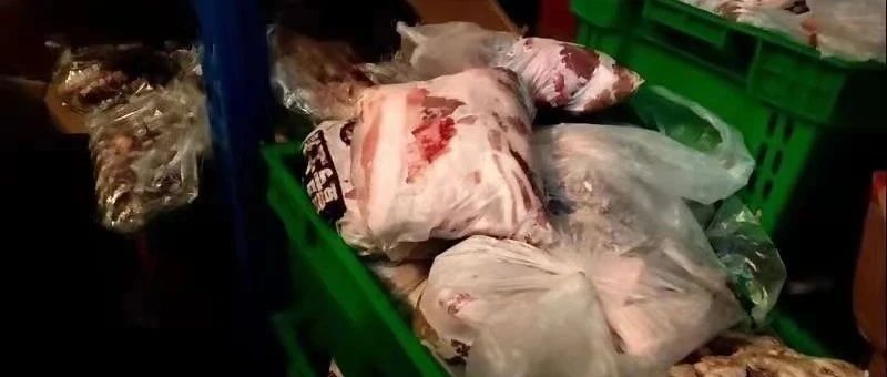 大润发超市特价肉有异味：发臭隔夜肉洗了卖 变质肉铰馅灌香肠