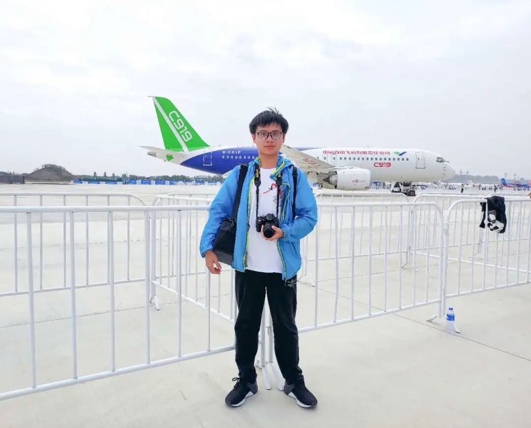 丁乙从初二就开始参与超新星搜索,目前看图17万张,发现了5颗超新星和1