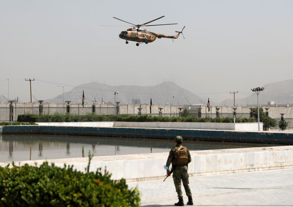 俄使馆:阿总统加尼逃离时汽车装满现金 直升机没装下