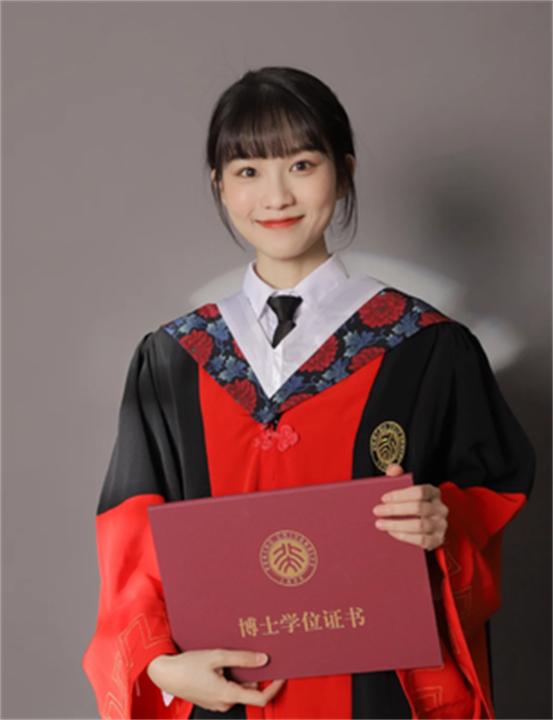 北大医学博士生走红美貌与才华并存网友质疑自己整的吧