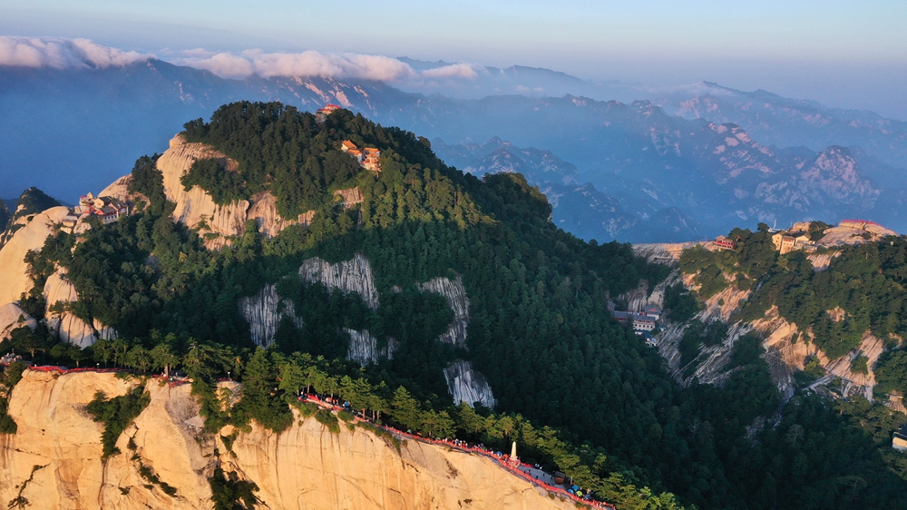 华山日出,景色壮美