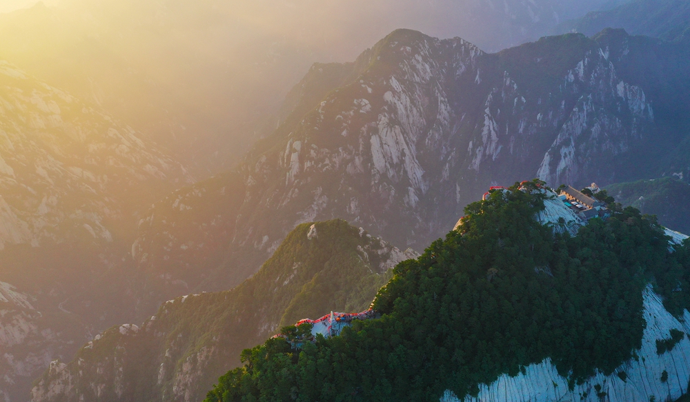 华山日出,景色壮美