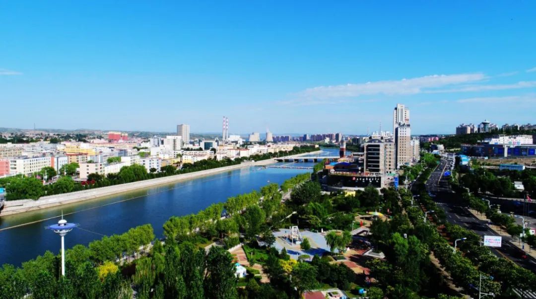 准格尔旗薛家湾镇区新貌.(摄影:李志刚)   引领 凡人善举凝聚榜样力量