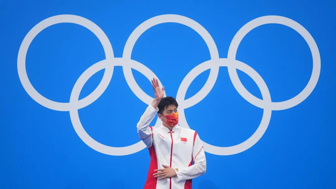 7月30日，在东京奥运会游泳男子200米个人混合泳决赛中，中国选手汪顺夺冠。新华社记者 许畅 摄