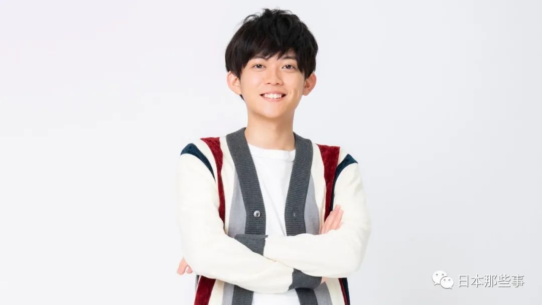 四兄弟里面的老幺,松丸亮吾,也是日本当下非常出名的艺人,不仅在日本