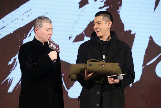 管虎夸赞吴亦凡"眼神很单纯."张国立夸赞吴亦凡:"没有被娱乐圈污染".