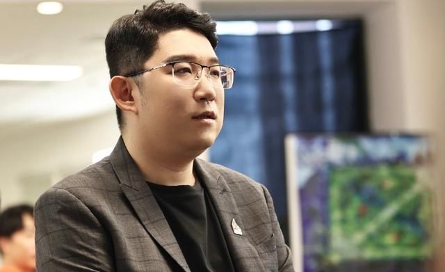 从亚军到八强ag超玩会签约初晨反向补强老板菲菲承诺调整阵容