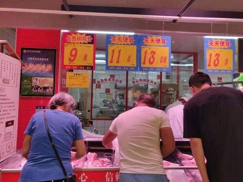发臭肉洗后卖、活蛆乱窜、食后呕吐 大润发还有