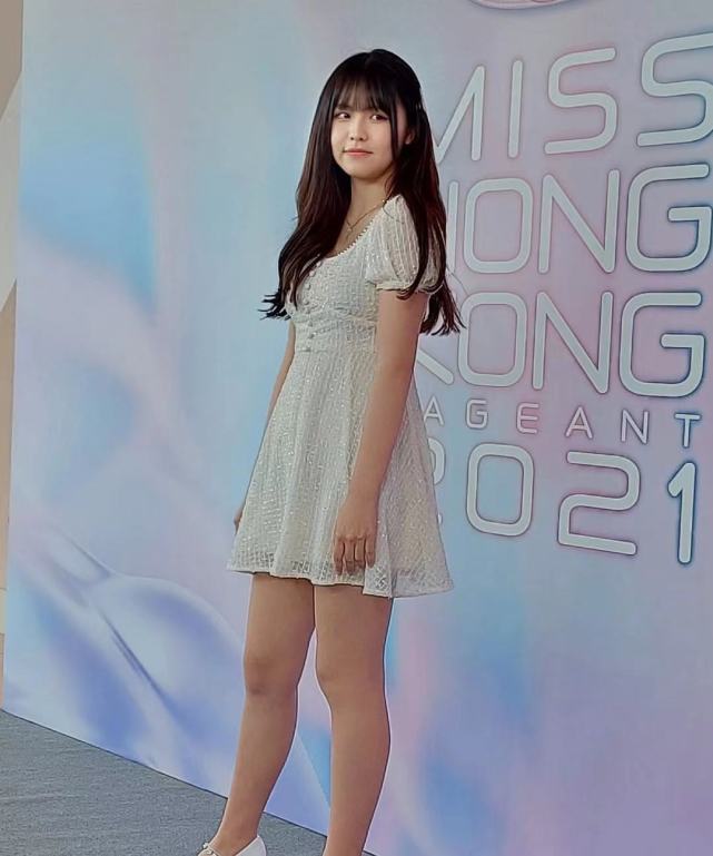 2,助理说周星驰跟张晓琪不熟,是女孩主动,也就是张晓琪主动,周星驰