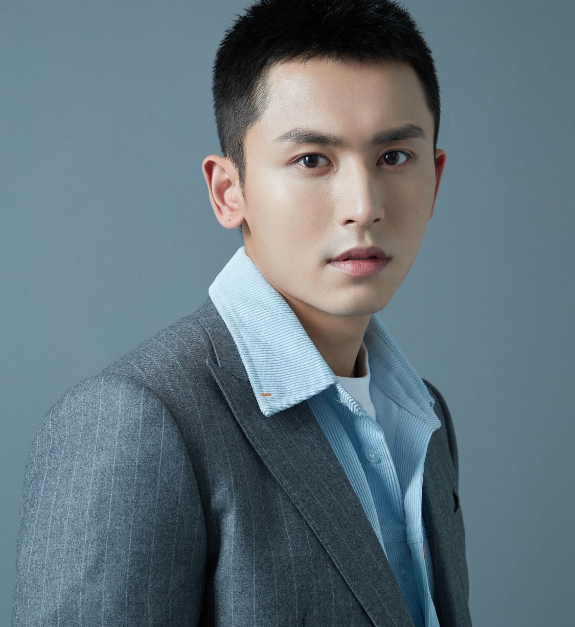 张哲瀚事件愈演愈烈新剧临时换男主后援会集资数百万去向不明