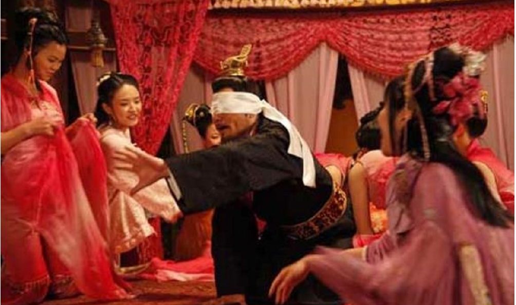 明朝初期,并没有特别的明文规定,不许官员狎妓.