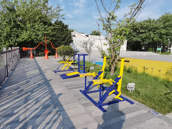 亭湖区口袋公园便民设施(央广网发 黄恬恬摄)