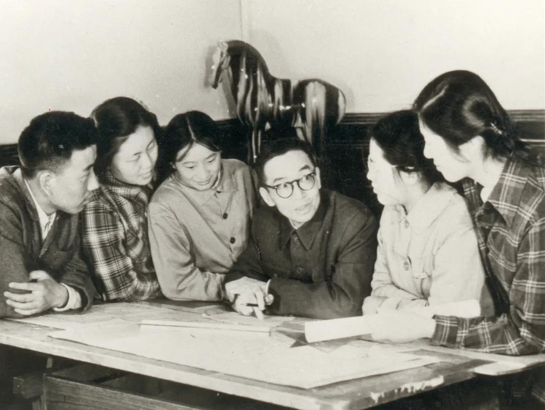 中国建筑学科开拓者和奠基人治学与实践之路,首个梁思成个人展在清华大学举办休闲区蓝鸢梦想 - Www.slyday.coM 中国建筑学科开拓者和奠基人治学与实践之路,首个梁思成个人展在清华大学举办休闲区蓝鸢梦想 - Www.slyday.coM