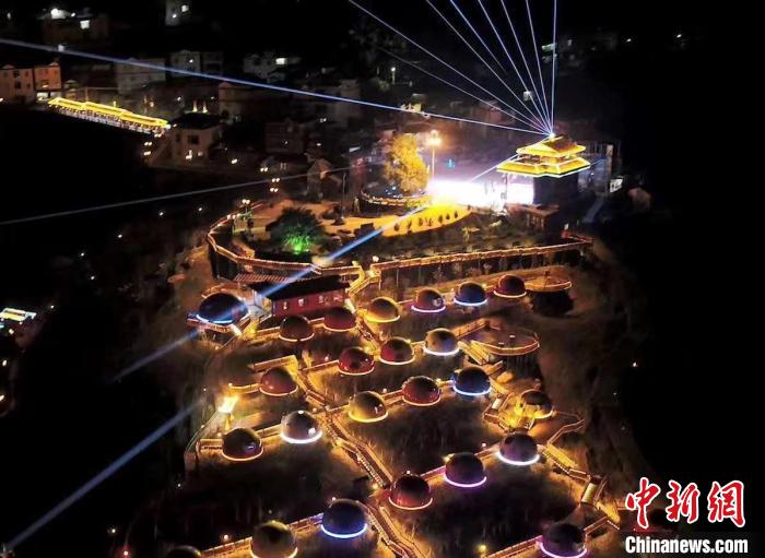 福建漳州市华安县官畲村夜景迷人. 王玉璋 摄