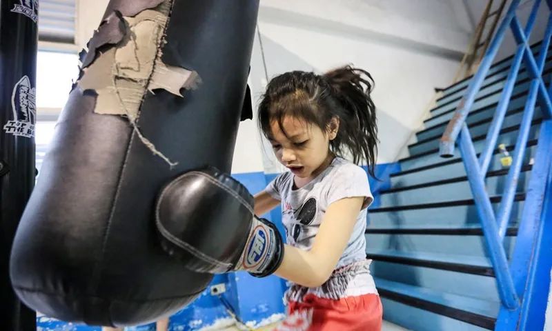 超强泰拳小萝莉,外表软萌打法竟然如此凶悍