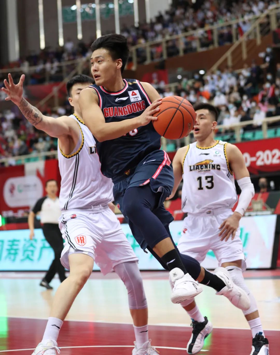 广东队首训get齐齐晨跑够晒醒神