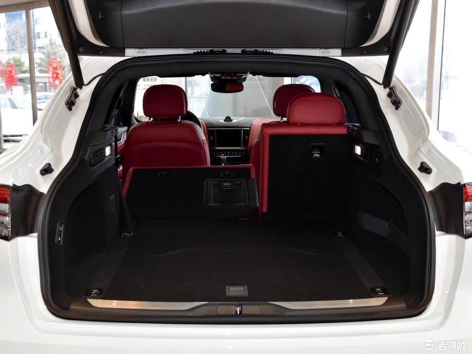 动感帅气小哥带你一起看玛莎拉蒂levante