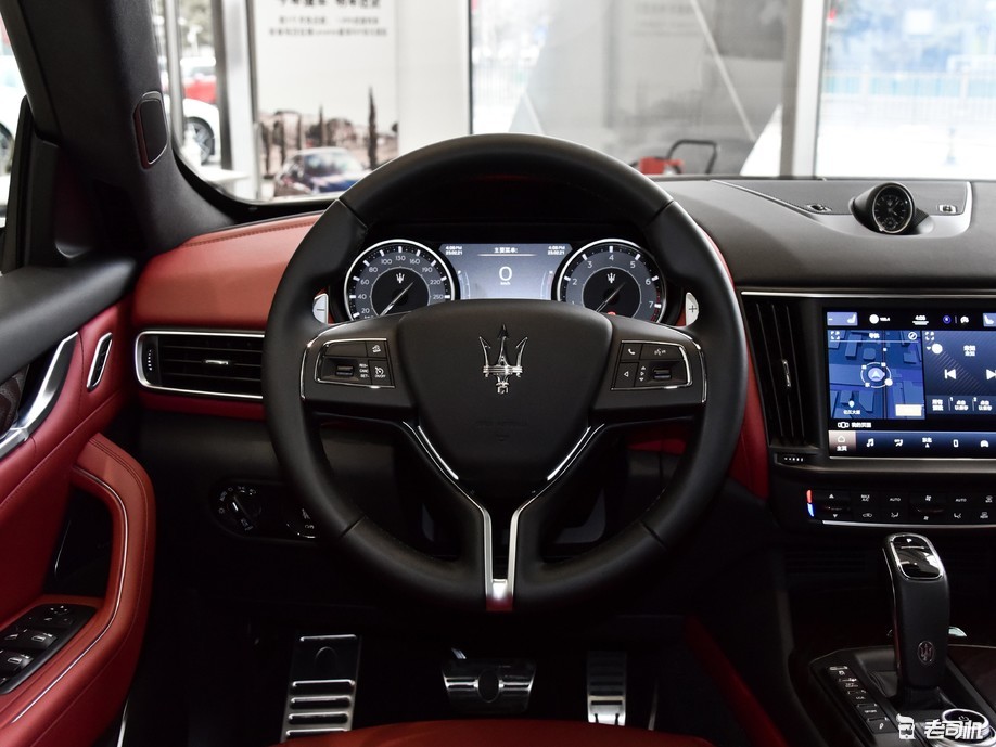 动感帅气小哥带你一起看玛莎拉蒂levante