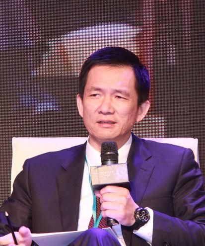 就此分析,姚远教授提出了一种解决方案,也就是取消中考,实行十年义务