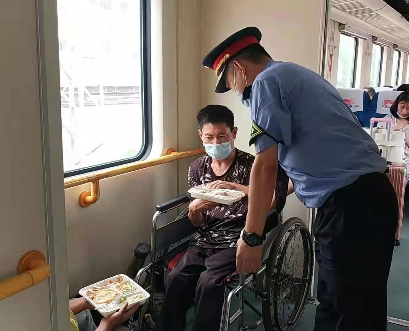 2021年8月10日青岛客运段广州三组值乘z167次列车 ,长沙站放客时,一名